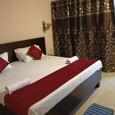 ורנאסי Shree Krishna Hotel Inn מראה חיצוני תמונה