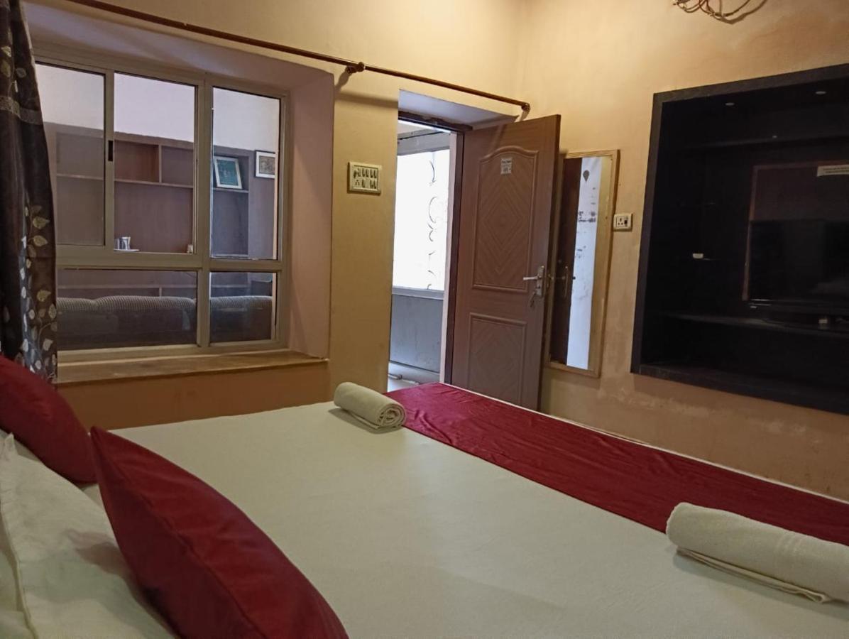 ורנאסי Shree Krishna Hotel Inn מראה חיצוני תמונה