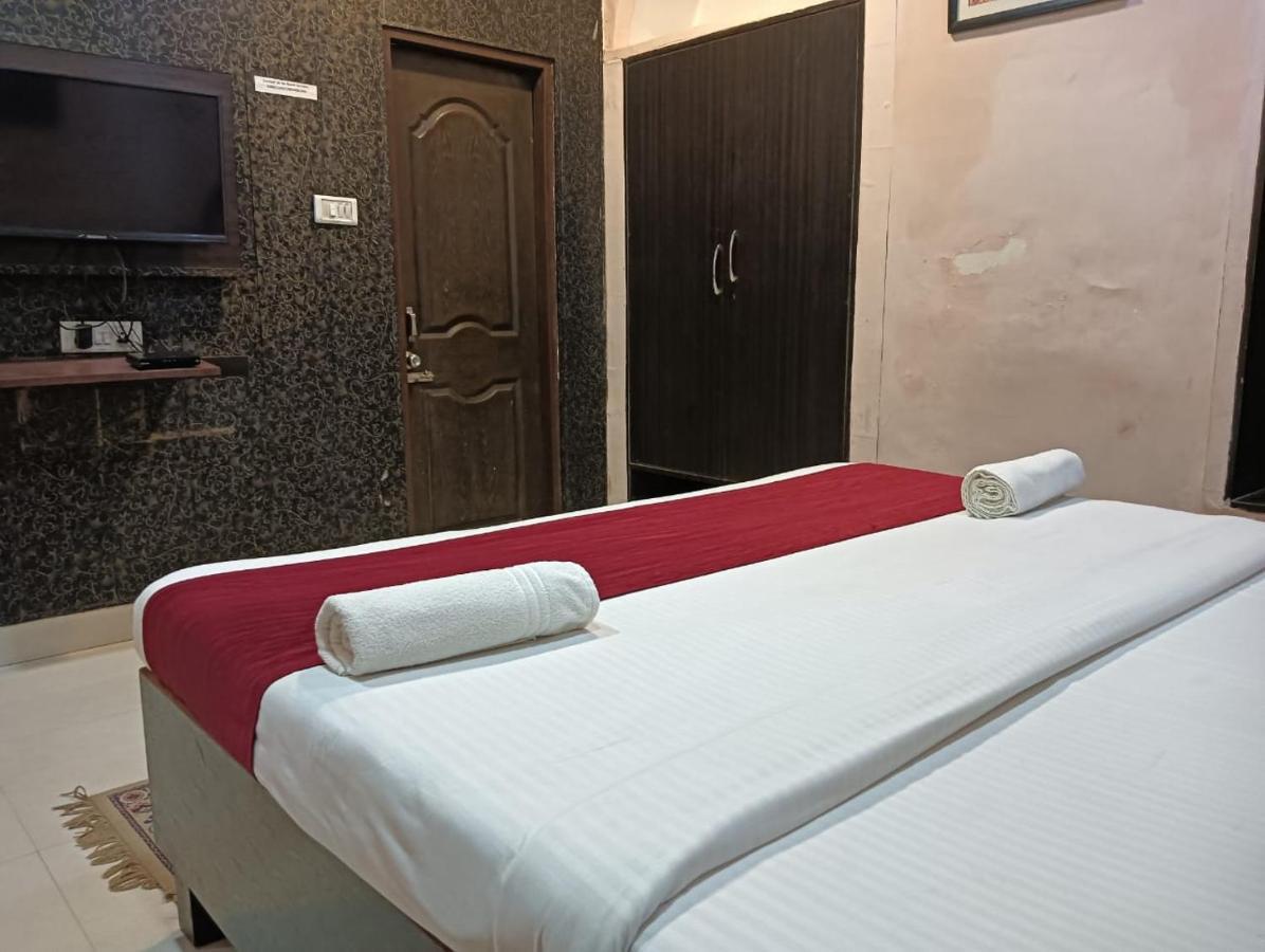 ורנאסי Shree Krishna Hotel Inn מראה חיצוני תמונה