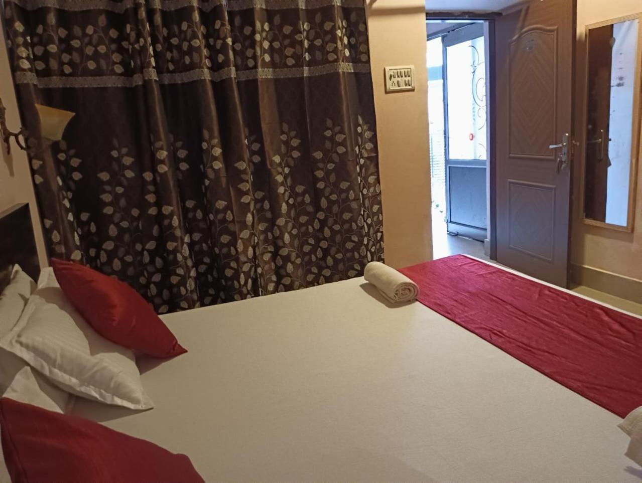 ורנאסי Shree Krishna Hotel Inn מראה חיצוני תמונה
