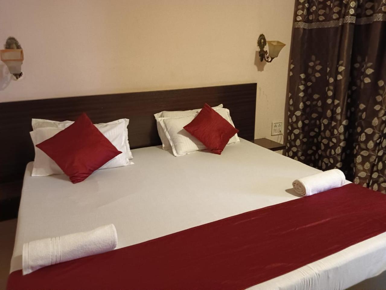 ורנאסי Shree Krishna Hotel Inn מראה חיצוני תמונה