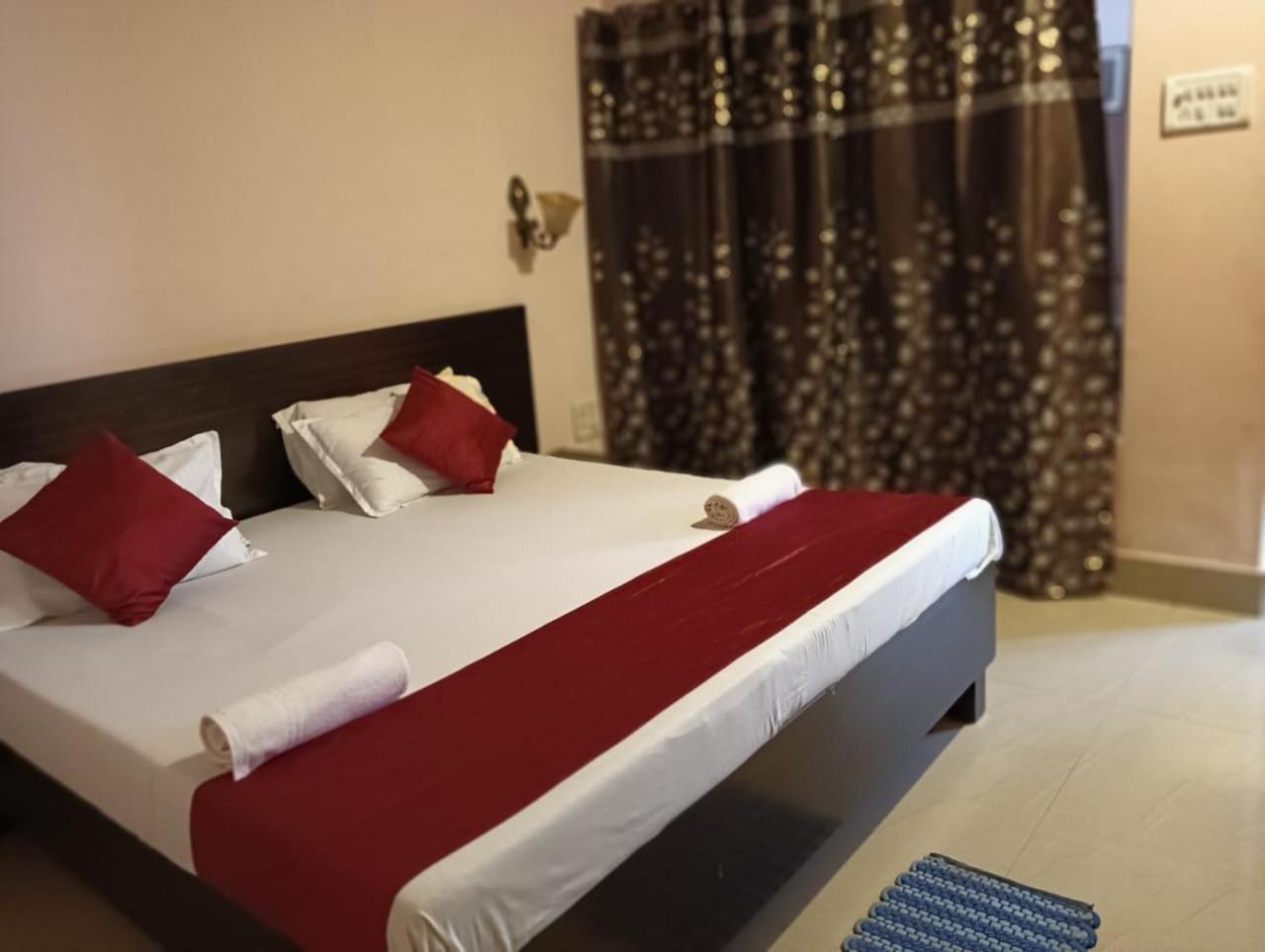 ורנאסי Shree Krishna Hotel Inn מראה חיצוני תמונה