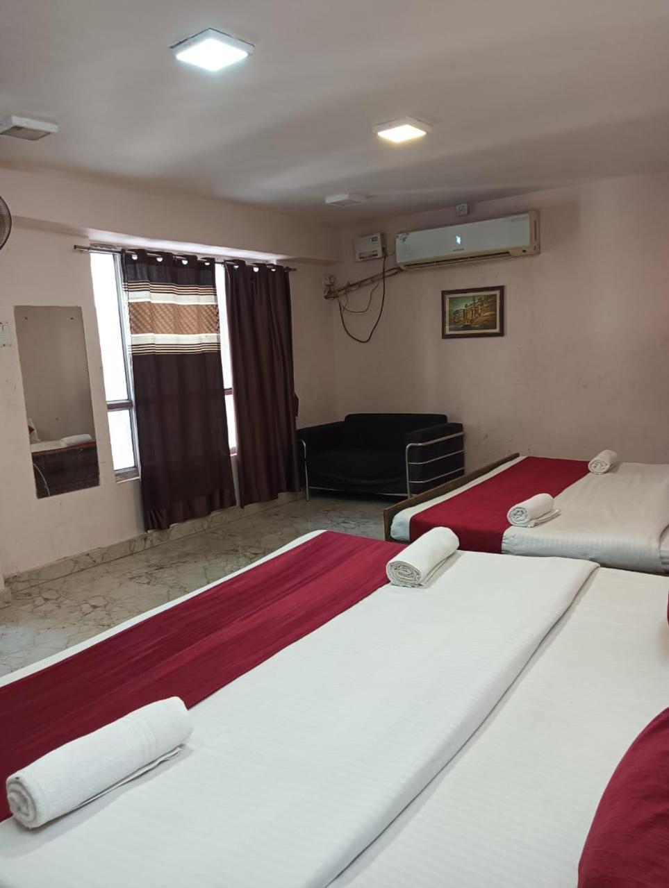 ורנאסי Shree Krishna Hotel Inn מראה חיצוני תמונה