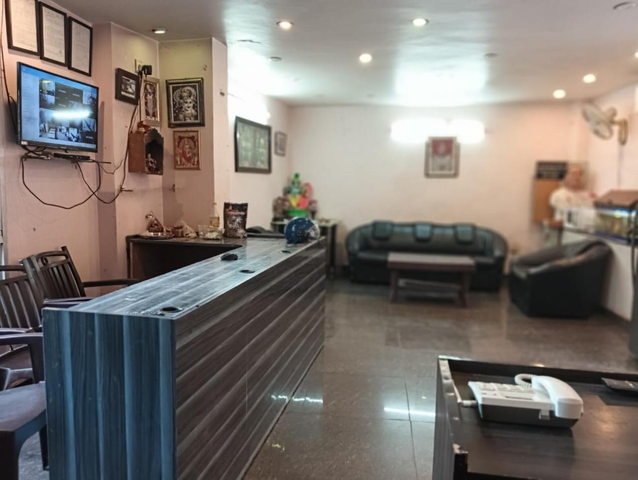 ורנאסי Shree Krishna Hotel Inn מראה חיצוני תמונה